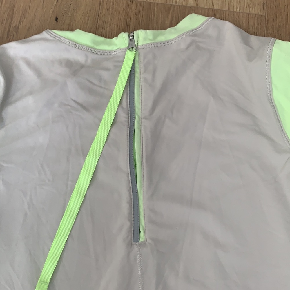 Lululemon top - Picture 9 of 10